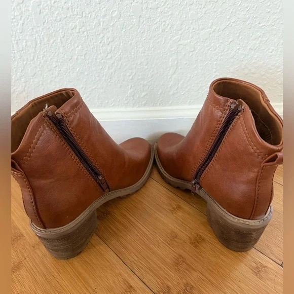 Zodiac Leather Brown Greyson Heeled Boots Size 8M Holiday Career Workwear Boho - Picture 5 of 8